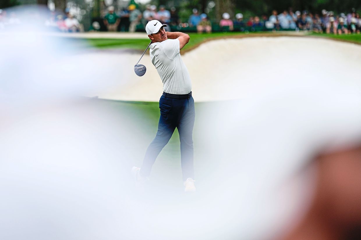 Golf Liv Star Leads Rahm By Three Strokes In Storm Hit Round The Star